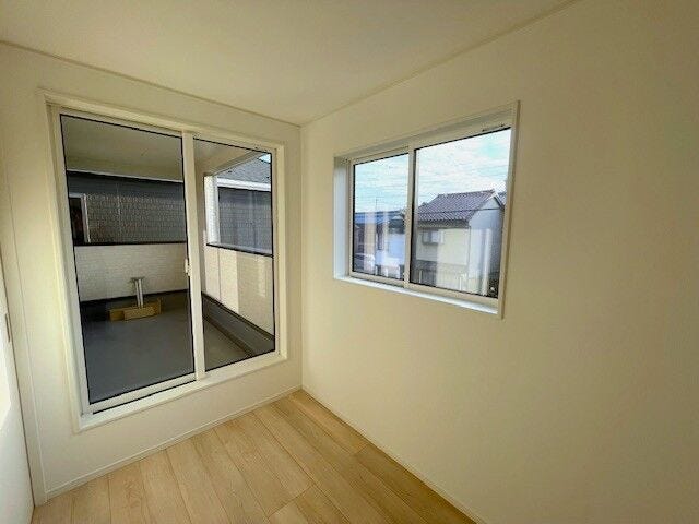 雨の日でも洗濯物を干せて、家事がぐっと楽になるサンルーム付き☆