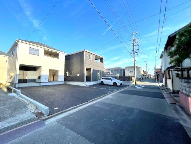 前面道路幅は約4.9Mあります。