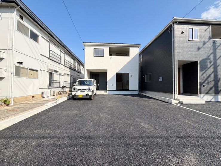 駐車場も広く来客時も安心◎