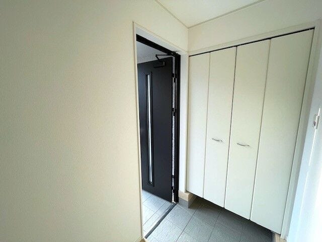 玄関をすっきり整えられるエントランスストレージ。
靴や日用品、アウトドア用品までまとめて収納できます♪