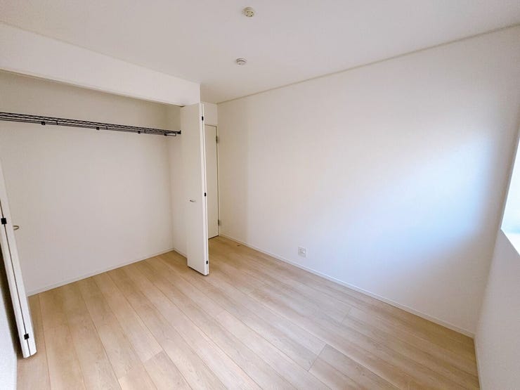 洋室 (5.25帖)にはクローゼット付き☆