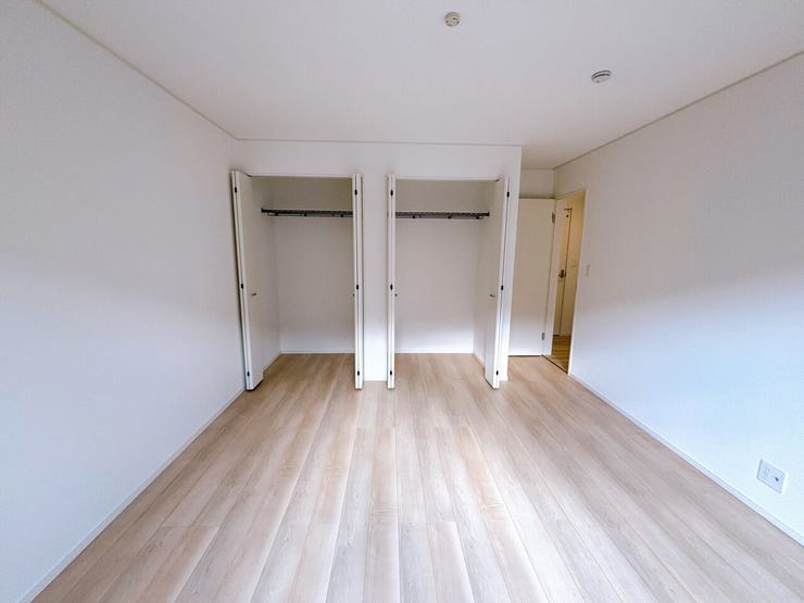 洋室 (8.5帖) 収納スペース