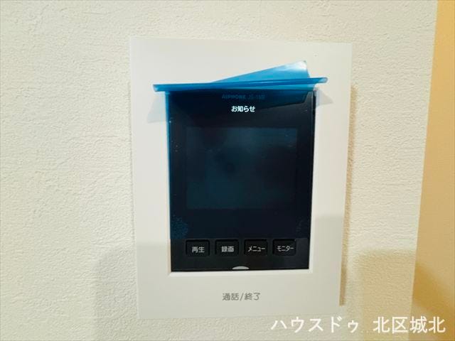 モニター付きインターホンで来訪者を確認できる安心のセキュリティ。小さなお子様のいるご家庭も安心です。