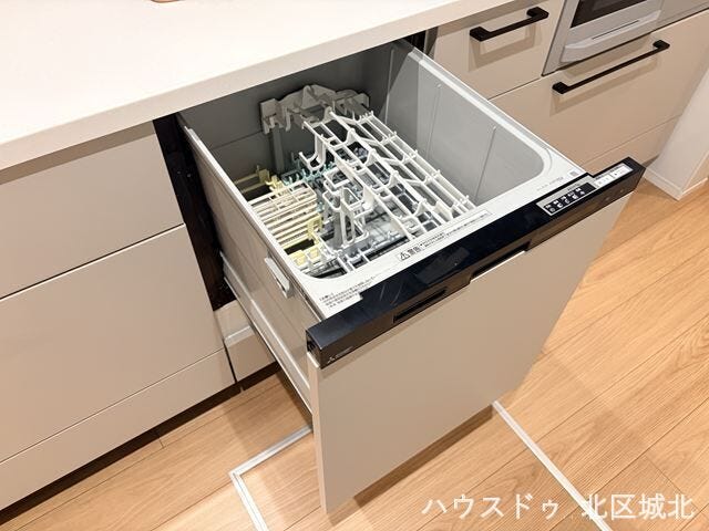 バタバタと忙しい朝にはとても便利で助かる食器洗浄乾燥機がついています♪