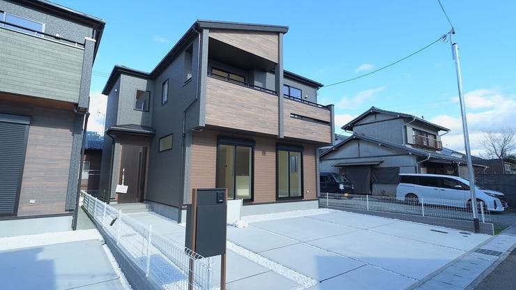 黒が基調のスタイリッシュな外観♪