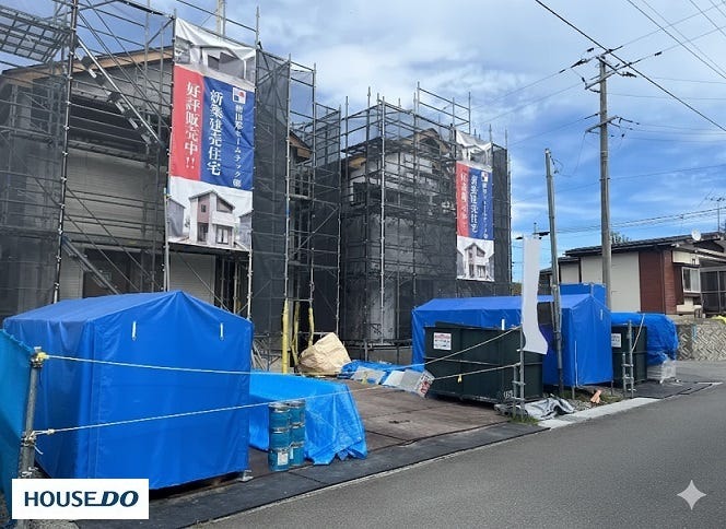【外観写真】
建築中。2025.10.06撮影