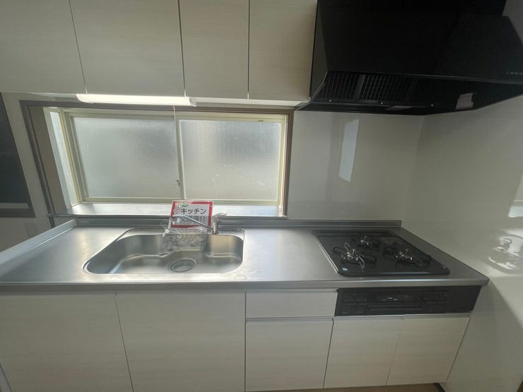 【2025、8月撮影】 きれいで広めなキッチン料理するにはピッタリ
