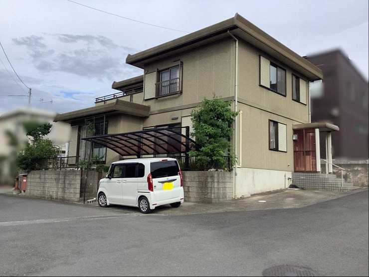 【外観】
豊かな自然に囲まれた福知山市大江町夏間に位置する中古戸建です。