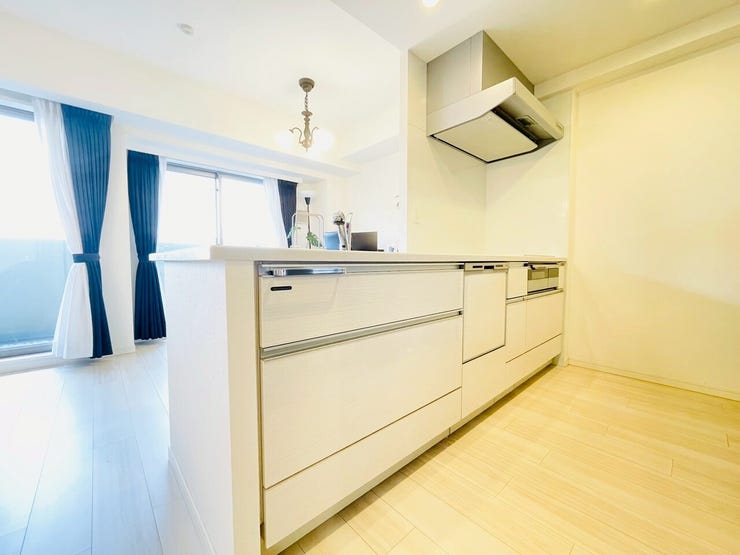 対面式キッチンはリビングで過ごす家族とコミュニケーションをとりながら家事ができるので奥様に喜ばれます♪