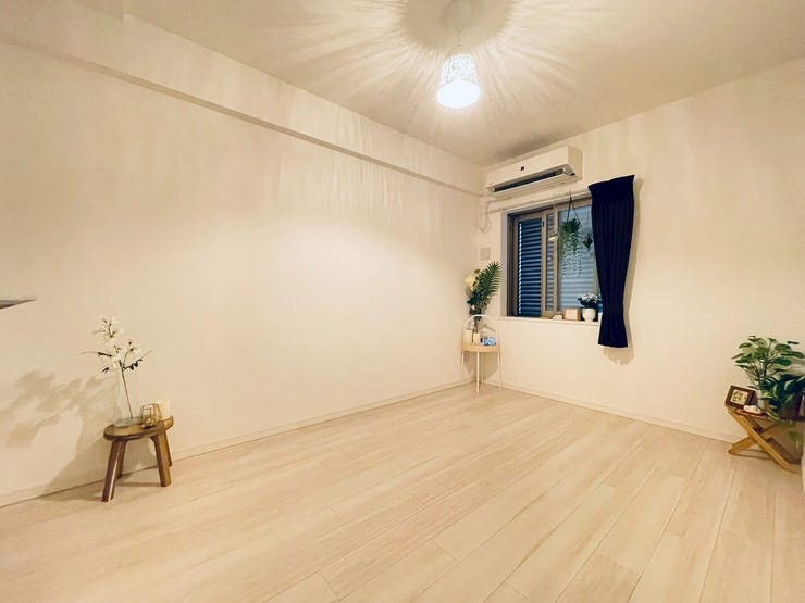 6帖の洋室。全居室収納があるのでお部屋もすっきり片付きますよ♪