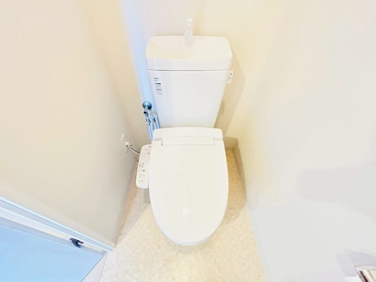 温水洗浄便座機能付きで快適にお使いいただけます♪