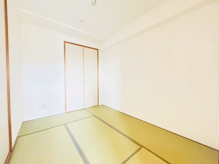 収納付きの和室。布団の出し入れもすぐにでき、お子様のお昼寝や来客のお泊りにもすぐに対応ができます!