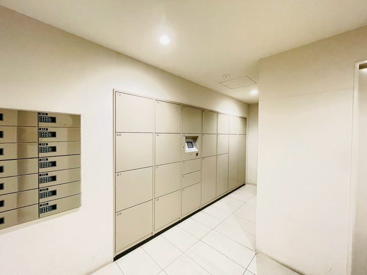 【宅配ボックス】
荷物の受け取り時間を気にせずお出かけできて助かります!