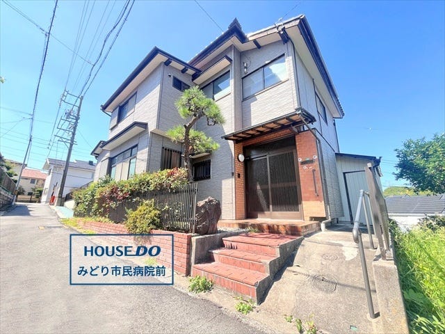 【外観】
【大高畑エリア】3LDK+S、中古戸建になります。
JR東海道本線/大高駅まで徒歩12分
収納がたくさんあるのでスッキリとした空間を保てます◎