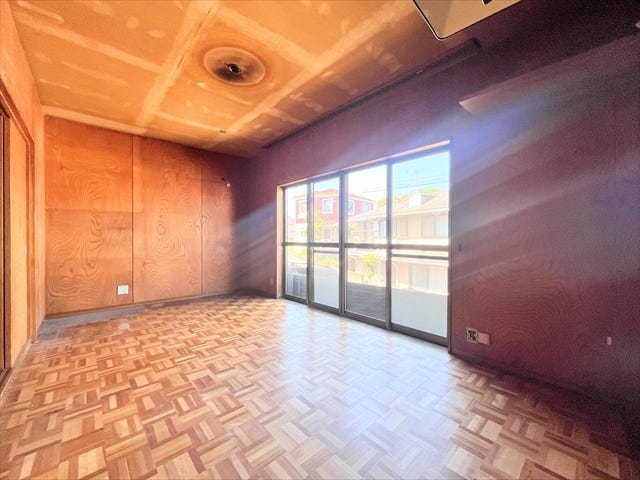 リビングとダイニングキッチンがワンフロアに集まった開放的な空間。
できた料理をすぐに食卓へ運べるのも嬉しいところです。