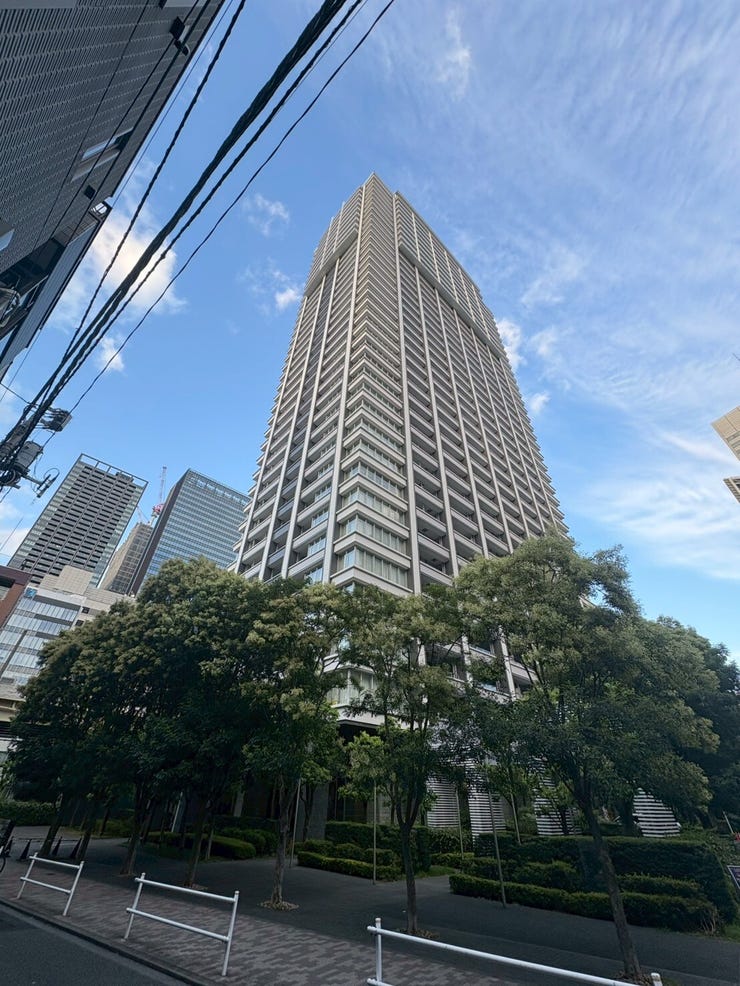 【外観】
空に映える洗練のタワーデザイン。堂々たる存在感。