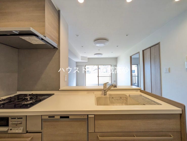 キッチンは人気の対面式キッチンを採用しました。自然とコミュニケーションが溢れますね。