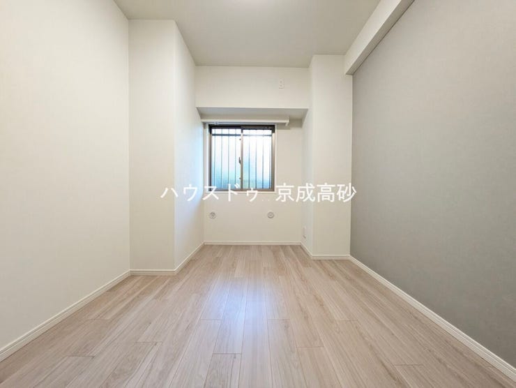 お子様の成長と共に「住まい方」も変化していきます。居室にはクローゼットを完備し、自由度の高い家具の配置が叶うシンプルな空間です。