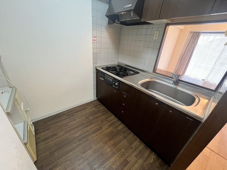 コンパクトにまとめられた、使い勝手の良いキッチン