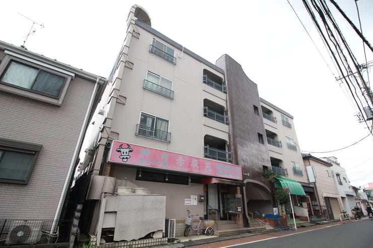 【外観】
落ち着きのある外観で末永くお住まい頂けるマンションです。