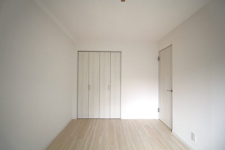 しっかりと収納スペースもある居室部分はちょうどよい広さです。