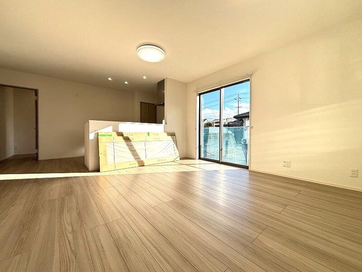 完成前の物件に限り、カラー選択やオプション工事 などのサービス特典が受けられる場合がございます。詳しくお知りになりたい方はお気軽にお問合せください。