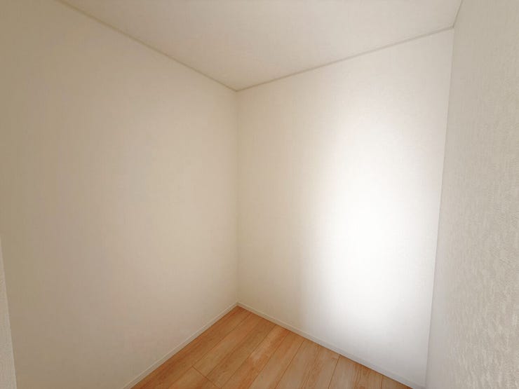 2階7.5帖洋室内ウォークインクローゼット。衣類はもちろん、カバンや靴などの小物や、スーツケースなどの大きめな物も収納できるので、旅行や出張時の準備もスムーズに。