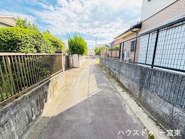 【西側公道:2.3m】
周辺はとても静かです。