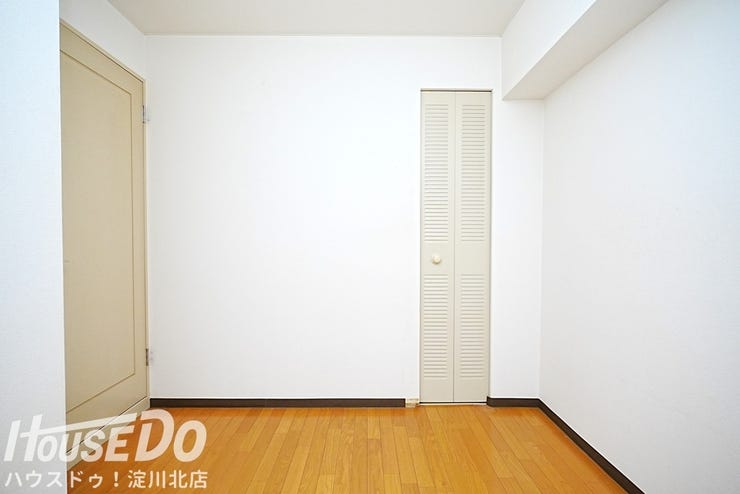 寝室・書斎など多用途にご使用頂ける洋室。プライベートな時間も大切にできます◎