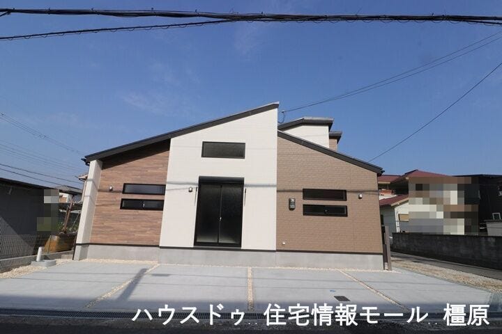 【外観】
光あふれる南東角地!ご要望の多い平屋の物件です。(2025年10月17日撮影)