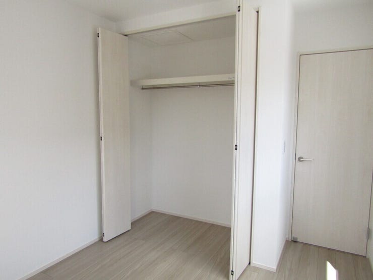 すべての居室に収納スペースがあるので、お家の中をすっきり整理できます