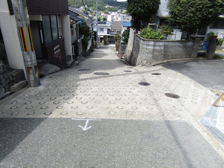 見通しの良い前面道路でお車の駐車もしやすいですね。