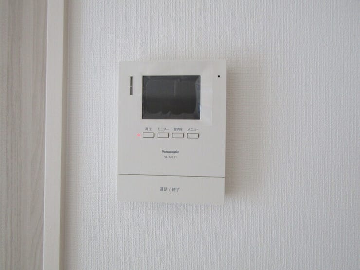 来訪者が一目でわかるモニター付きインターホン。お子様のお留守番も安心ですね。