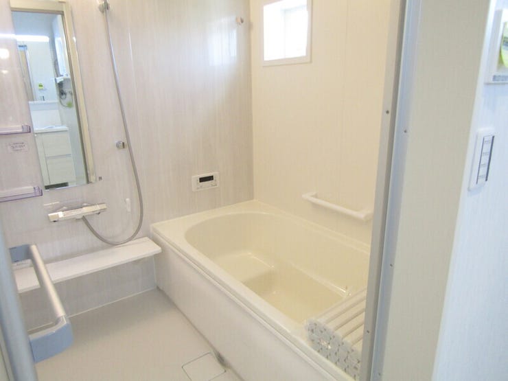 1日の疲れを癒してくれる浴室☆浴室窓もあり換気もバッチリです