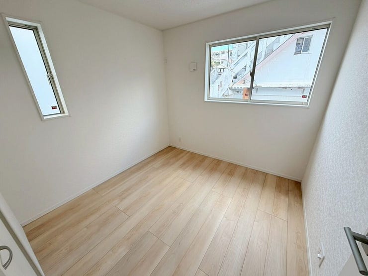 【2階4.5帖】洋室
明るいお部屋です☆