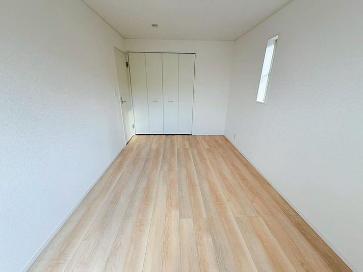 【2階7.5帖】洋室
陽当たり良好です☆