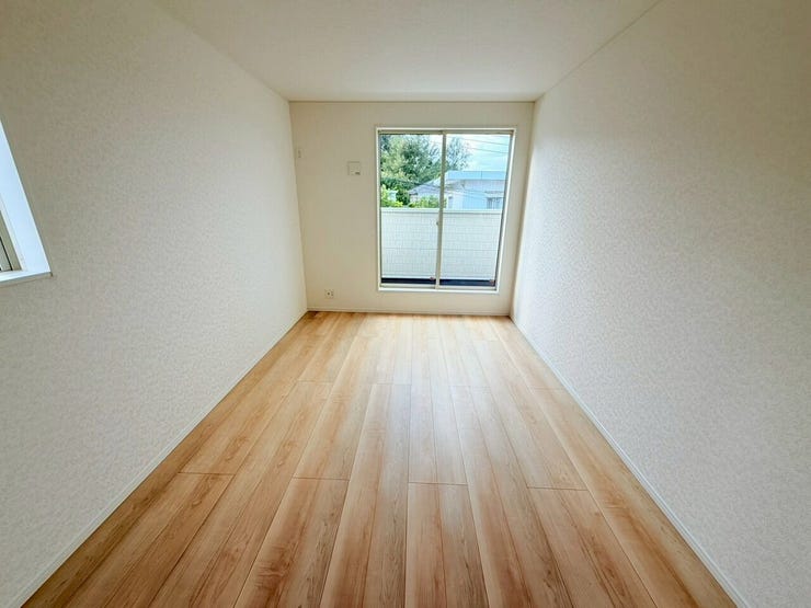 【2階7.5帖】洋室
陽当たり良好です☆