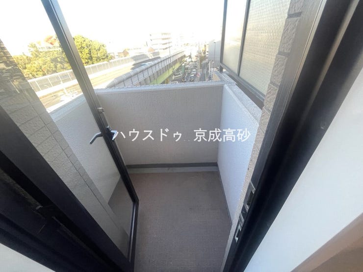 バルコニーは2ヶ所あります。大量のお洗濯物も安心ですね。