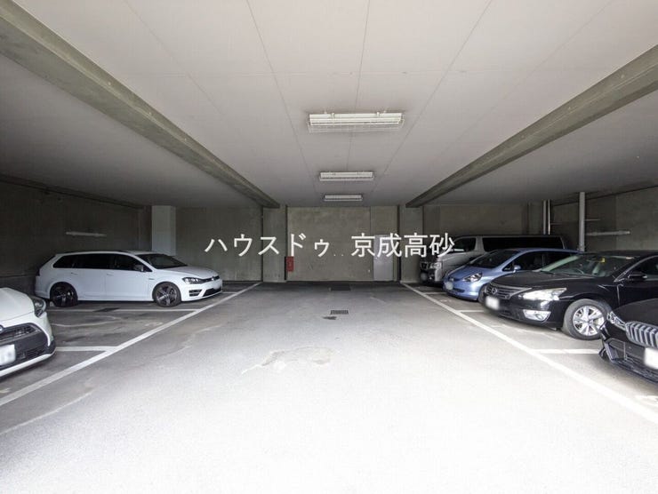 敷地内にある駐車スペースです。空き状況は、お気軽にお問合せください。