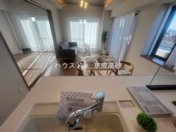 キッチンは人気の対面式キッチンを採用しました。自然とコミュニケーションが溢れますね。