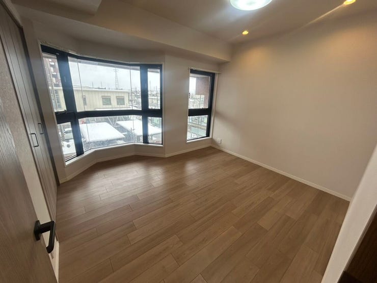 洋室約7帖は窓が大きく開放感があります!
寝室におすすめ☆