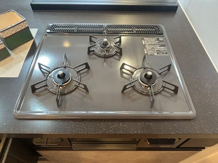 お料理が好きな方はやっぱりガスコンロ( ^)o(^ )
3口であるので、一度に沢山の調理が可能!