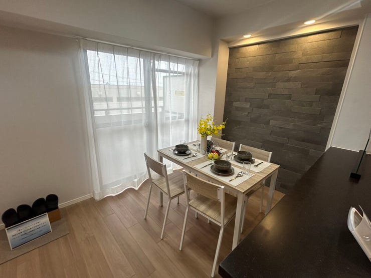 東向きのダイニングからは、朝の気持ちよい光が入ってきます♪