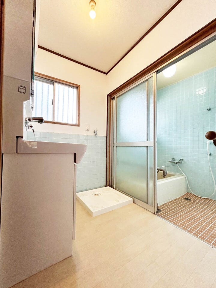 【LDK15帖以上】全居室6帖以上♪浴室に窓♪小学校まで徒歩約5分♪日当たり良好♪