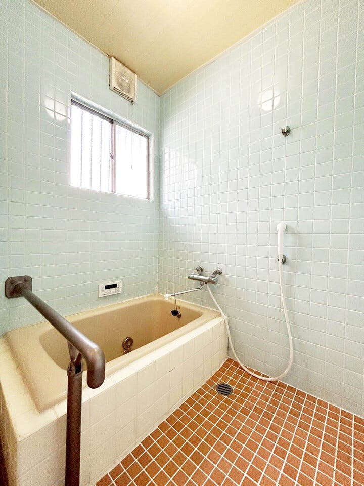 【LDK15帖以上】全居室6帖以上♪浴室に窓♪小学校まで徒歩約5分♪日当たり良好♪