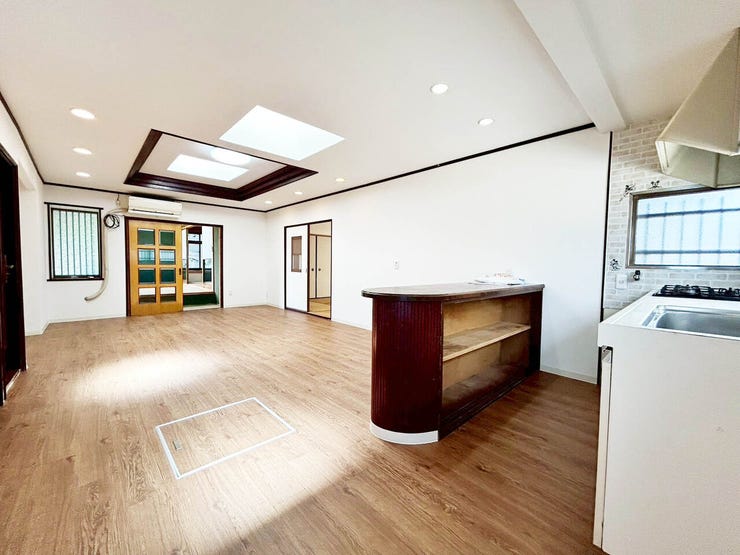 【LDK15帖以上】全居室6帖以上♪浴室に窓♪小学校まで徒歩約5分♪日当たり良好♪