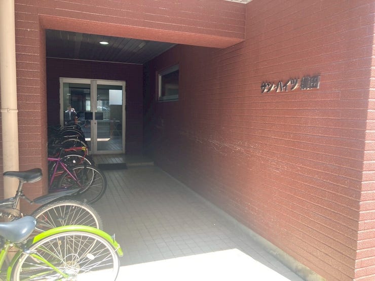 エントランスも清掃が行き届いており
明るい♪