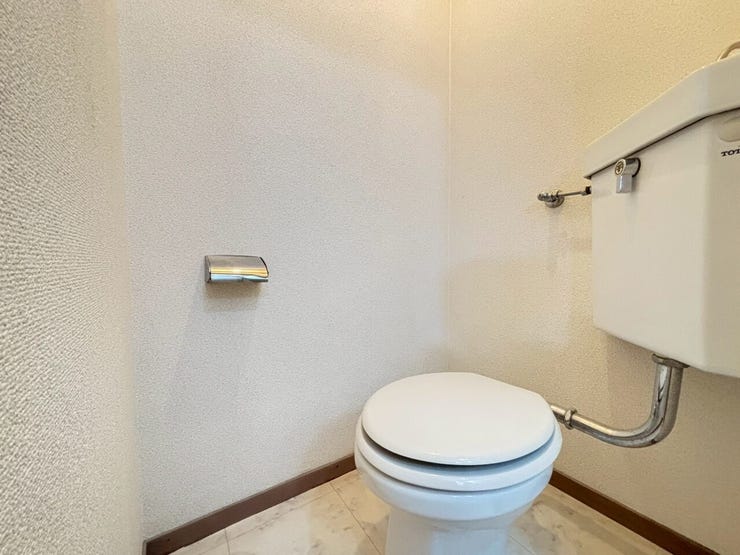 しっかりスペースの取れたトイレは
上段に棚をつけたりしてカスタマイズ可能です。