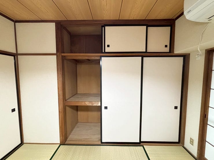 収納力も高い押し入れです。
枕棚もあり、シーズンオフの家電などの収納にも役立ちます。