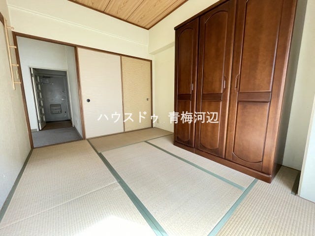 6帖和室:畳の香りと和の空間でリラックスできそうですね。